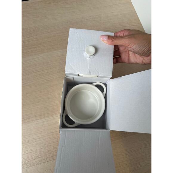 Le Creuset Mini Round Cocotte in White - NEW - Picture 9 of 10